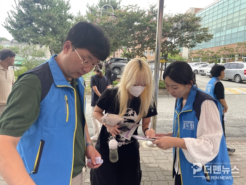 김제시 학교밖청소년지원센터의 검정고시 대비 학습 프로그램에 참여 중인 청소년들. 김제시는 이번 검정고시에서 응시자 전원이 합격하는 성과를 거뒀다. =김제시 제공