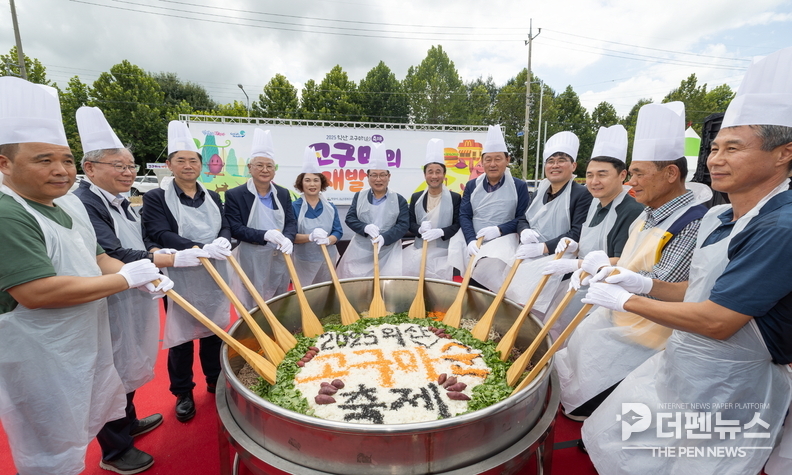 비옥한 토양에서 자란 익산 고구마와 고구마순이 지역 축제와 관광자원의 중심으로 떠오르고 있다..