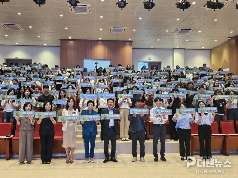 <strong>“군산시보건소 ‘자살 예방의 날’ 기념 힐링 음악회 현장”</strong>기념행사 개최