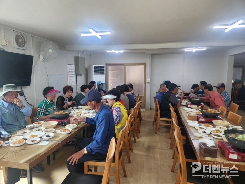 김제시 죽산면에서 열린 노인일자리 안전교육 및 간담회에서 어르신들이 교육을 경청하고 있다. ⓒ김제시