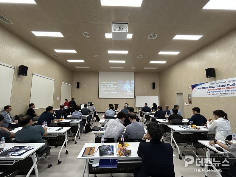  김제시가 11일 백구 특장차인증센터에서 지역 특장 모빌리티 기업 대표와 임직원을 대상으로 AI 기반 경영전략 특강을 진행하고 있다.