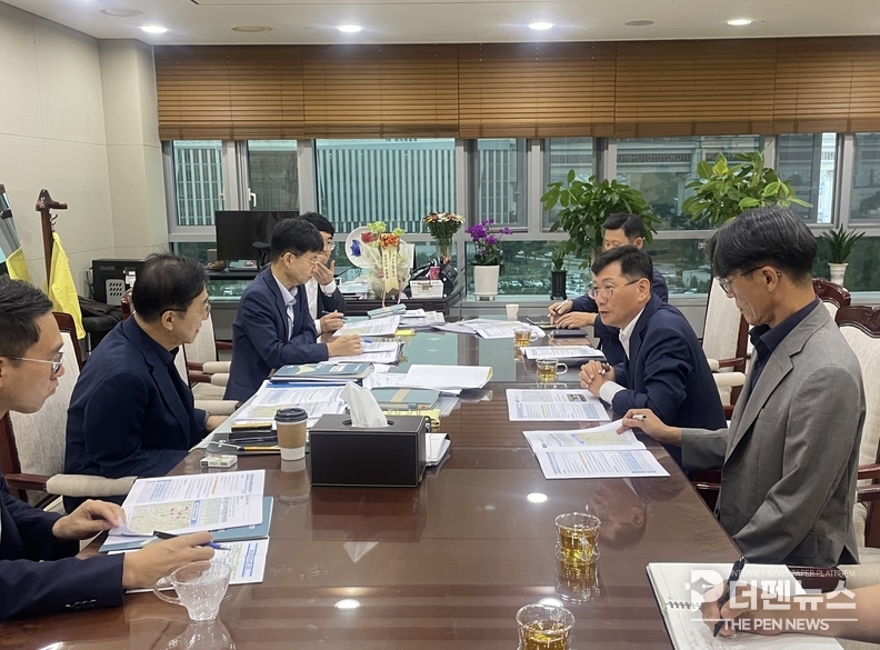 9월 8일 국토교통부 세종청사에서 최훈식 장수군수, 김윤덕 국토교통부 장관과 면담