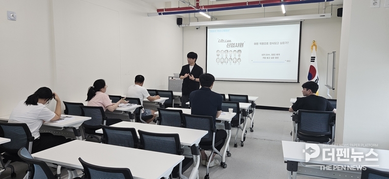 <strong>“교육으로 이어지는 채용, 김제형 일자리 모델 만든다” </strong>김제시와 ㈜한우물이 공동으로 추진하는 퀵스타트 프로그램 개강식 현장. ⓒ김제시 제공