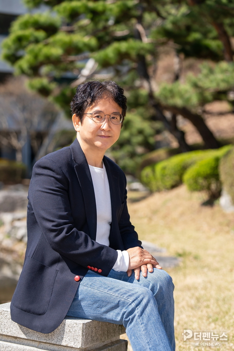 -권성훈 - 제36회눌인김환태평론문학상 수상자