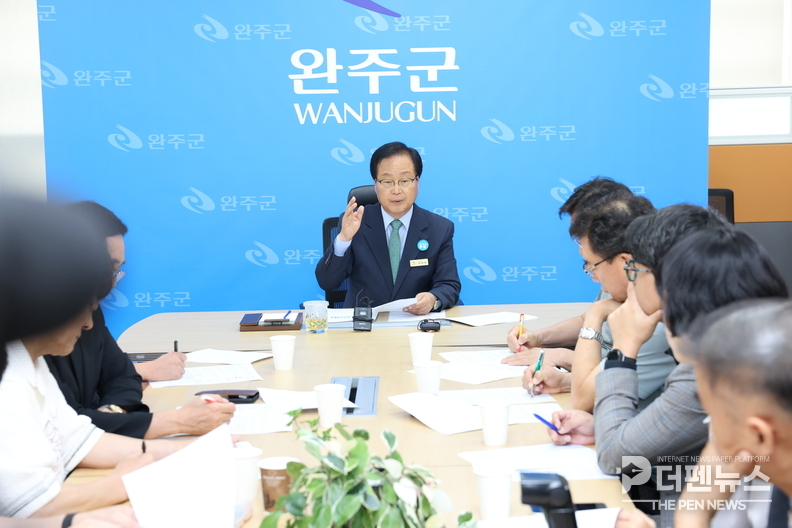 유희태 완주군수가 29일 기자회견을 열고 전주·완주 행정통합 관련 입장을 밝히고 있다.