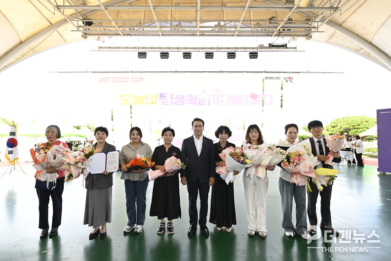 남원시가 지난 26일 사랑의 광장에서 ‘제21회 평생학습 성과발표회’를 열고 시민들과 함께하는 공연과 체험 프로그램을 선보였다.