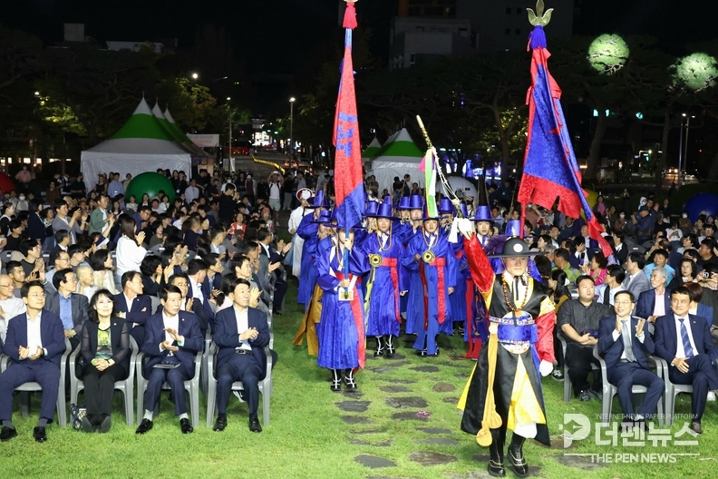 전주시청 앞 노송광장서 시민 3000여 명 참여…공연·체험행사로 올림픽 유치 열기 고조