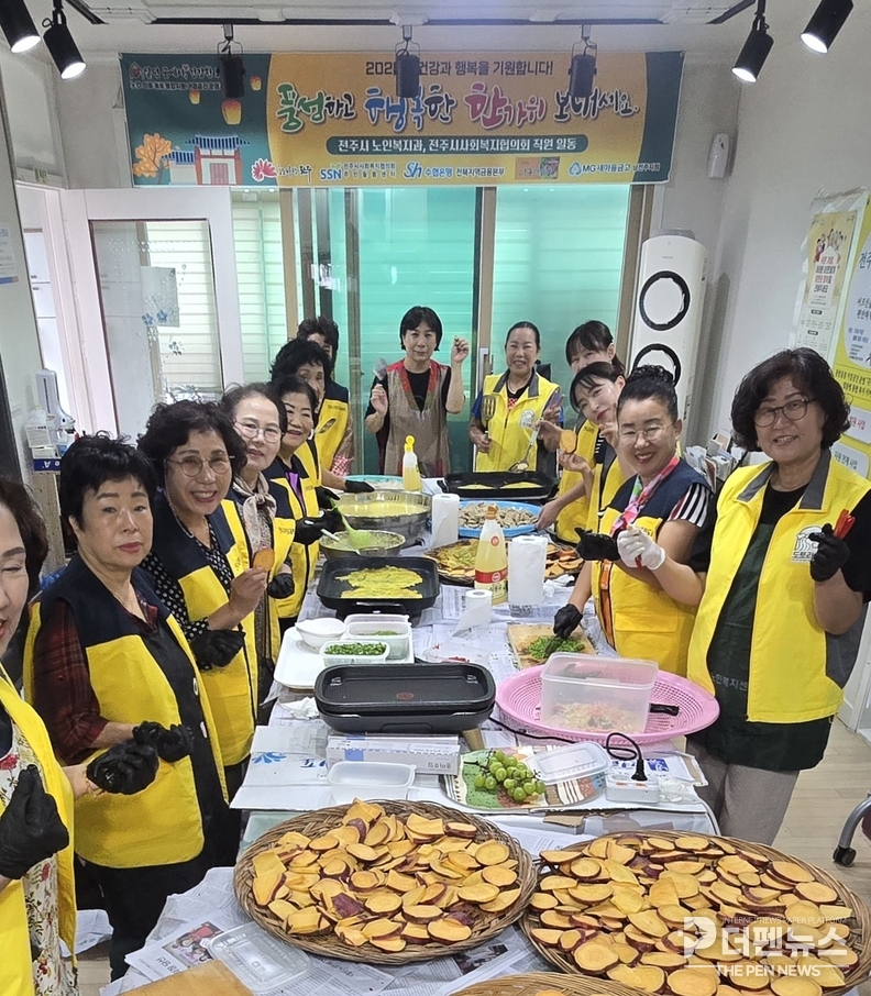 <strong>“정성 담긴 추석 음식 꾸러미”</strong><br>
전주시와 전주지역자활센터가 준비한 명절 음식 꾸러미가 어르신들에게 전달되고 있다.