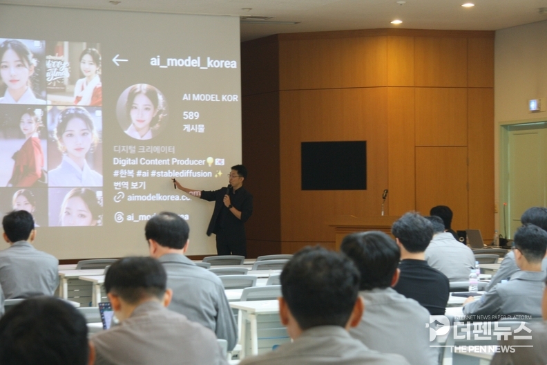 완주군이 운영한 전북시민대학 완주특화캠퍼스 ‘AI 활용 교육’에 참여한 지역 기업 재직자들이 강의를 듣고 있다.