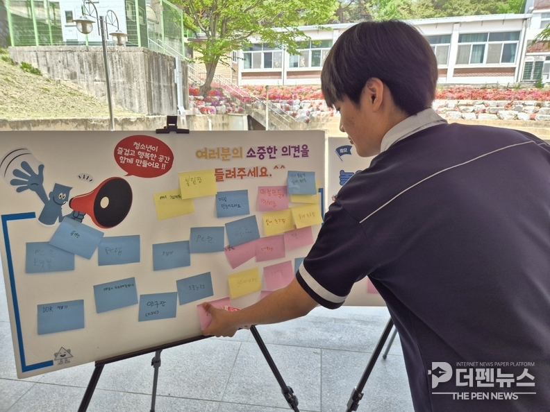 <strong>“옛 청사가 청소년 문화공간으로 다시 태어납니다”</strong><br>
익산시가 리모델링 중인 함열읍 옛 행정복지센터. 농촌 청소년을 위한 맞춤형 복합문화공간으로 12월 개관 예정이다.