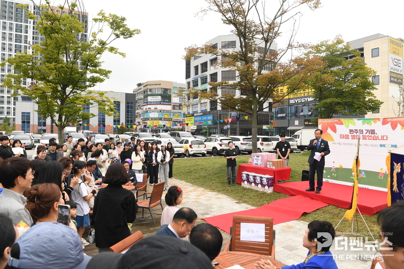 완주군 ‘가을볕 축제’ 현장 — 군민들이 다양한 정신건강 체험 프로그램에 참여하며 마음 건강을 챙기고 있다.