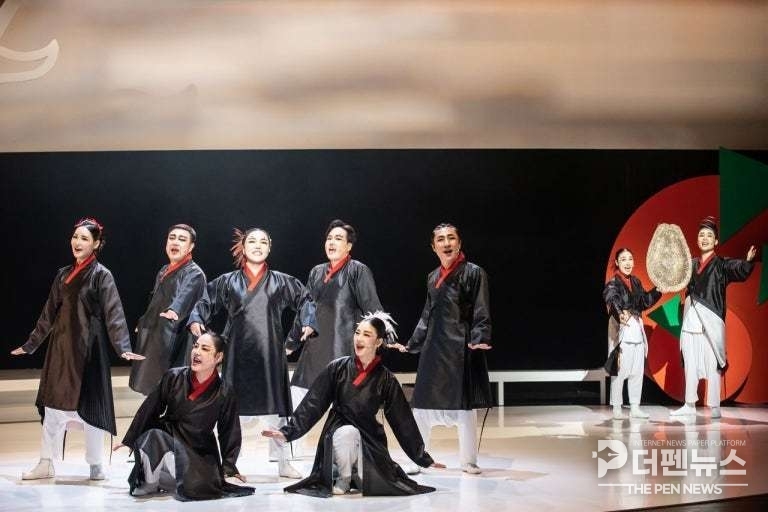 “무장애 창극 <지지지> 무대 연습 현장 — 장애와 비장애, 세대를 넘어 모두가 즐기는 공연 준비 모습”