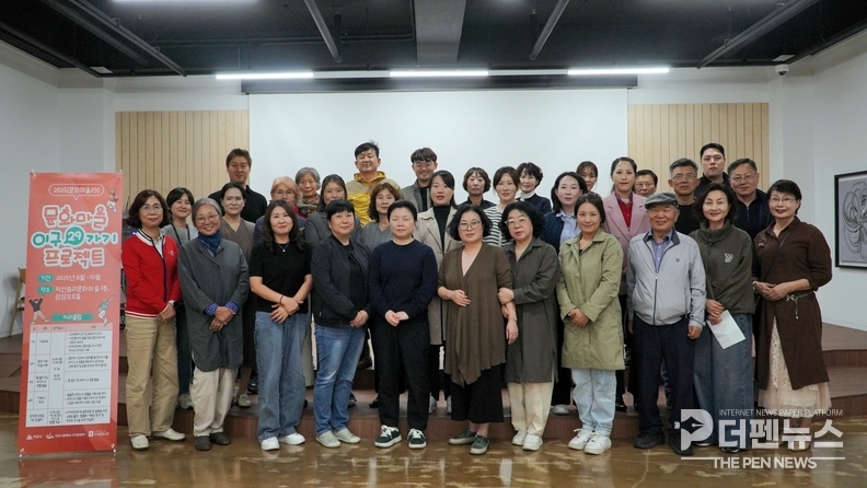 익산시 문화도시지원센터가 주최한 ‘문화마을 이구(29)가기)’ 성과공유회가 익산솜리문화의숲에서 열리고 있다.